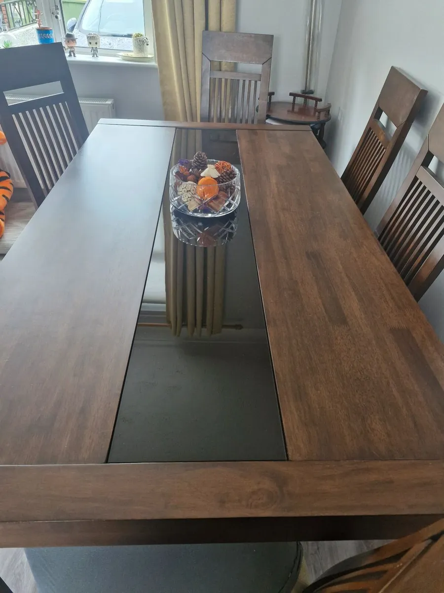 Dining table and 6 chairs - Image 4