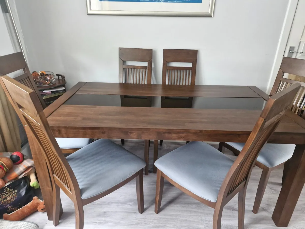 Dining table and 6 chairs - Image 4