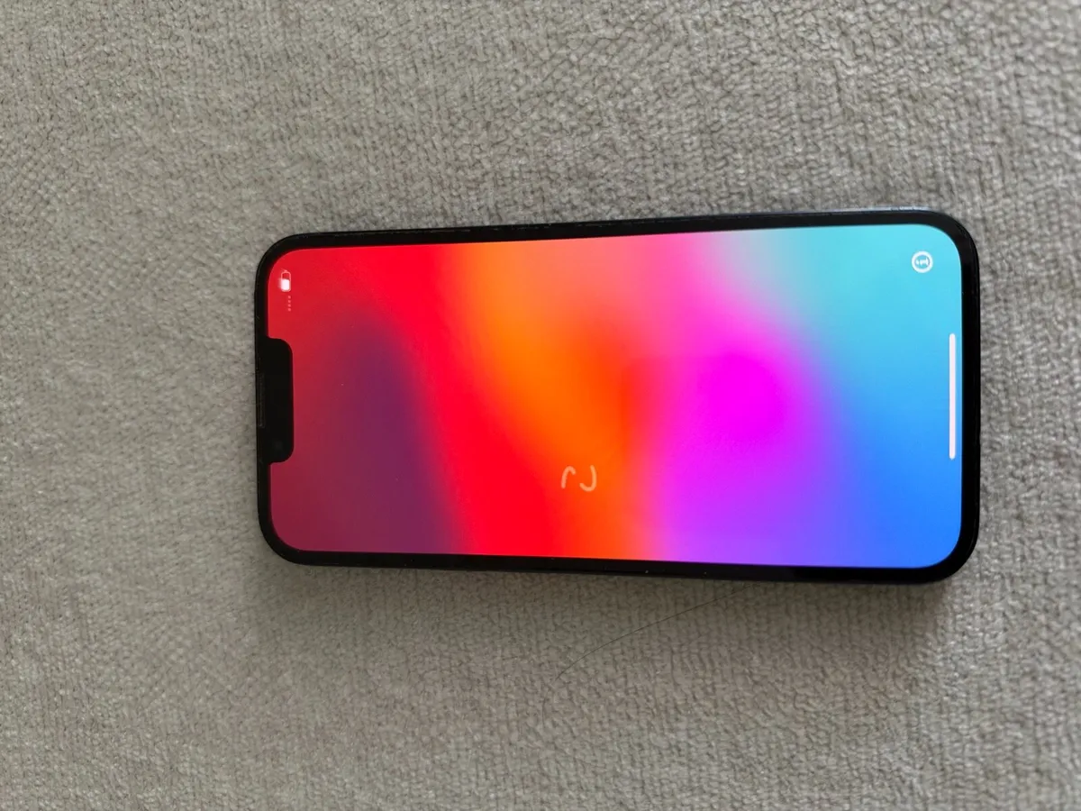 iPhone 13 - Image 3