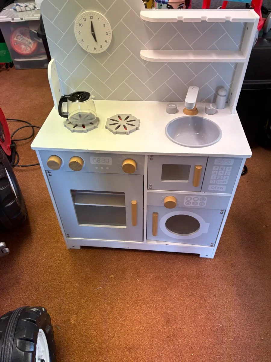 Children’s toys - Image 1