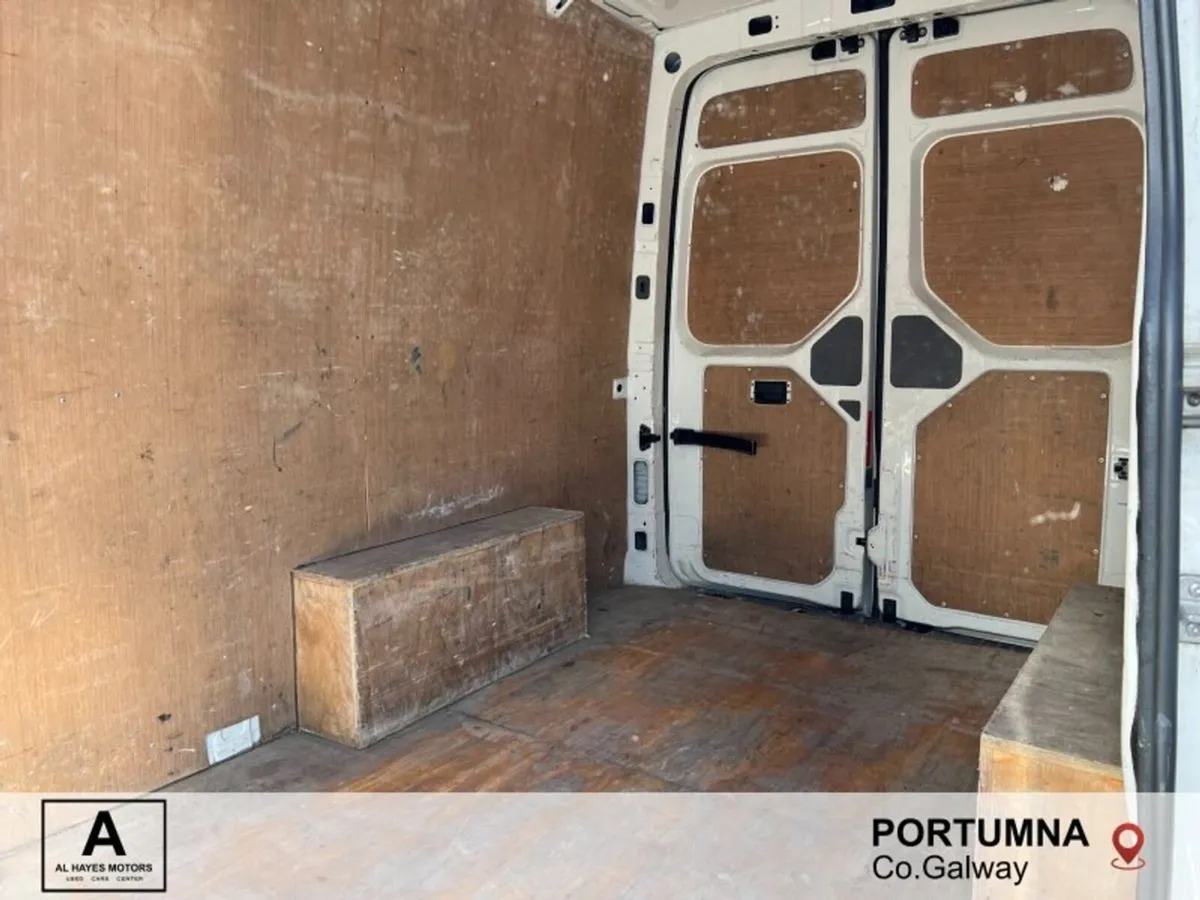 Volkswagen Crafter 35 MWB 140BHP  M6F - Image 4