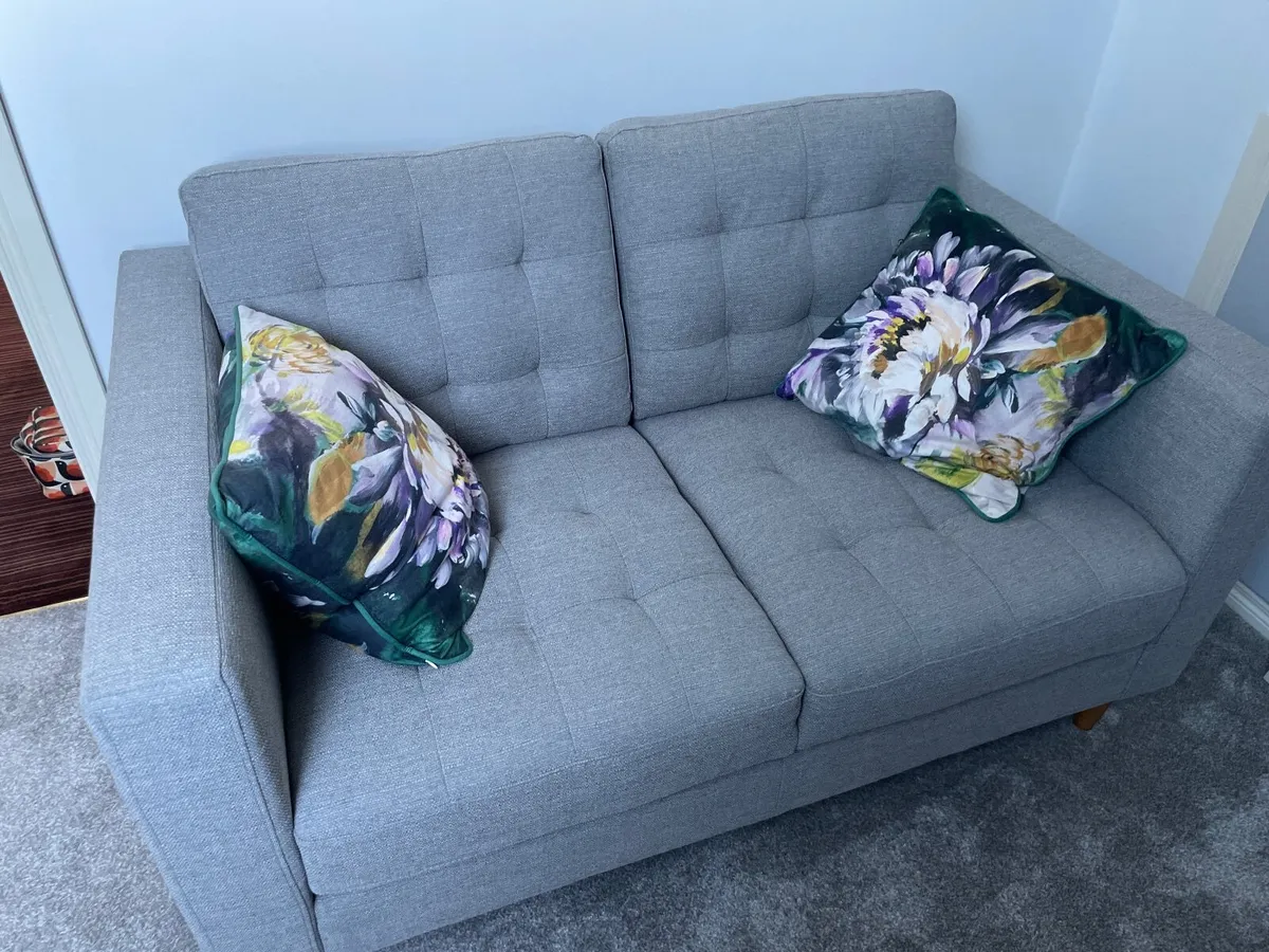Light Grey 2 seater suite. - Image 1