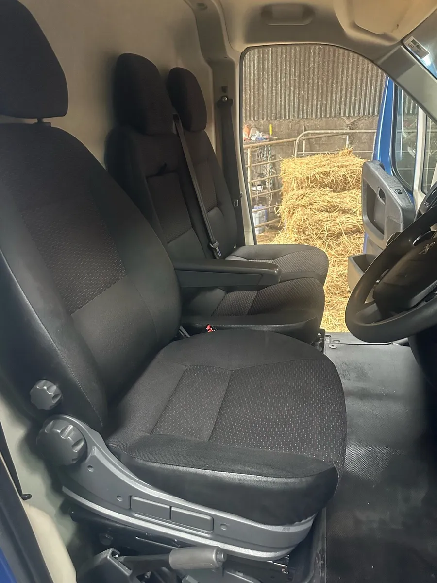 BRAND NEW 3.5 TONNES REGENT 2 STALL BOXES - Image 3