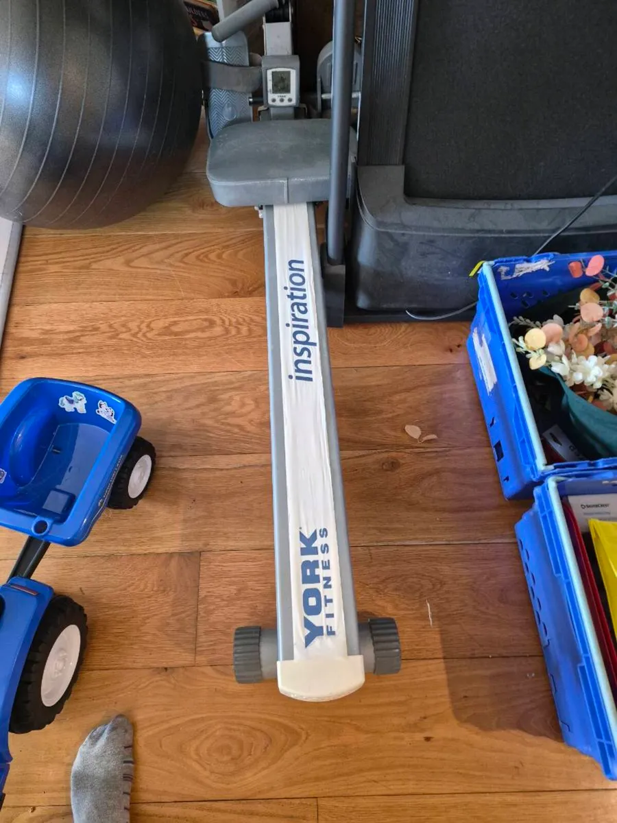 Rowing machine - Image 1