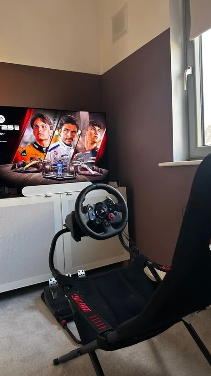 Logitech G29 Driving Force Racing Wheel for PlayStation and PC + Playseat Challenge - Image 3