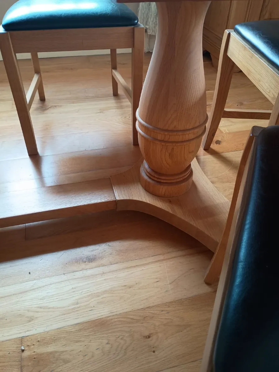 Table and 6 chairs - Image 2