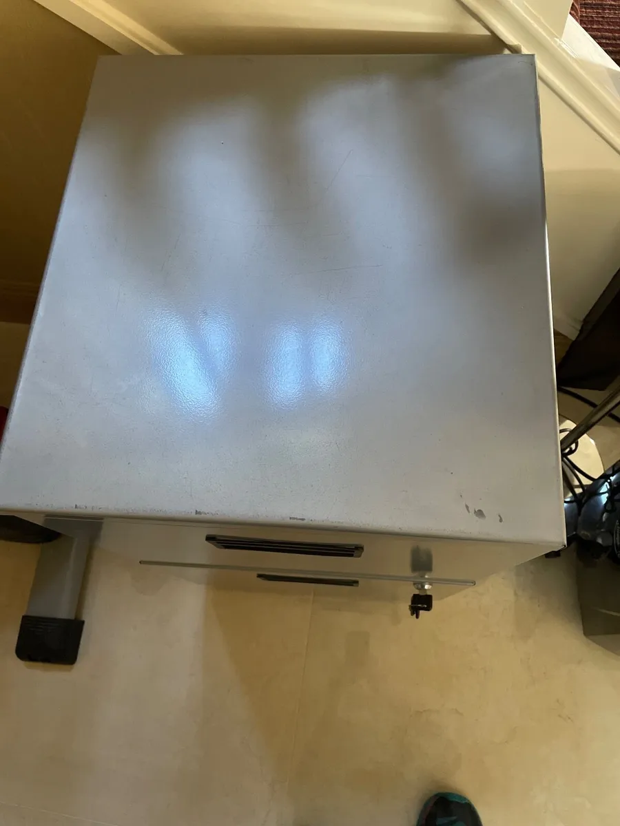 Small grey filing cabinet - Image 2