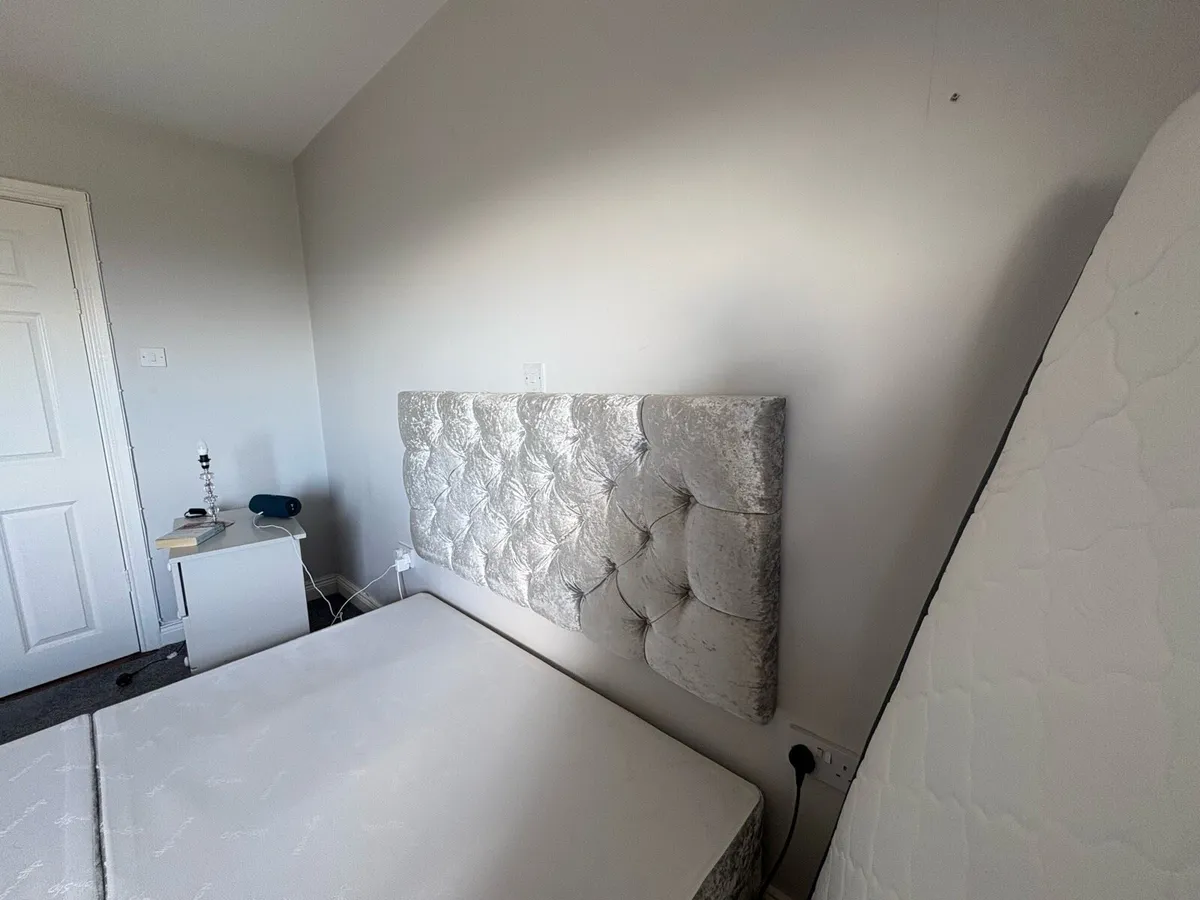 Bed frame and headboard - Image 2