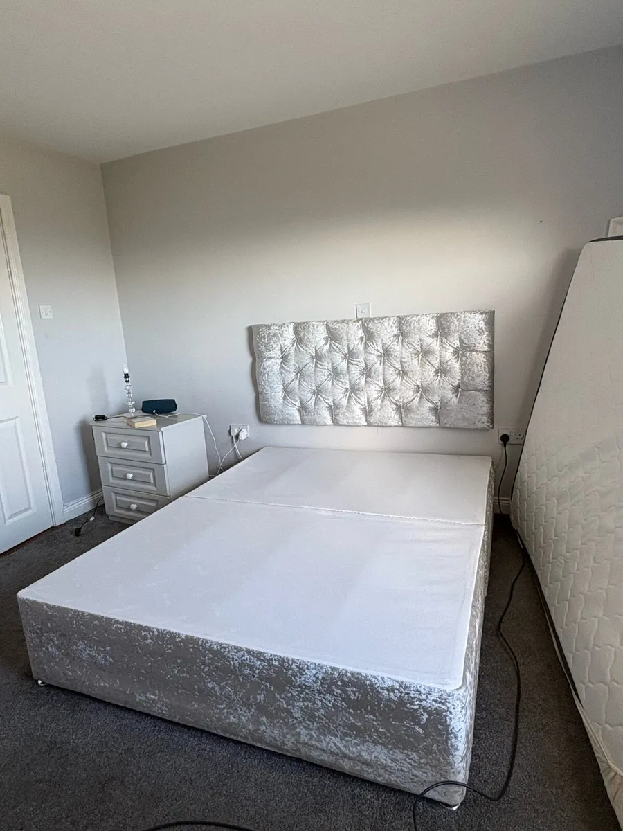 Bed frame and headboard - Image 1