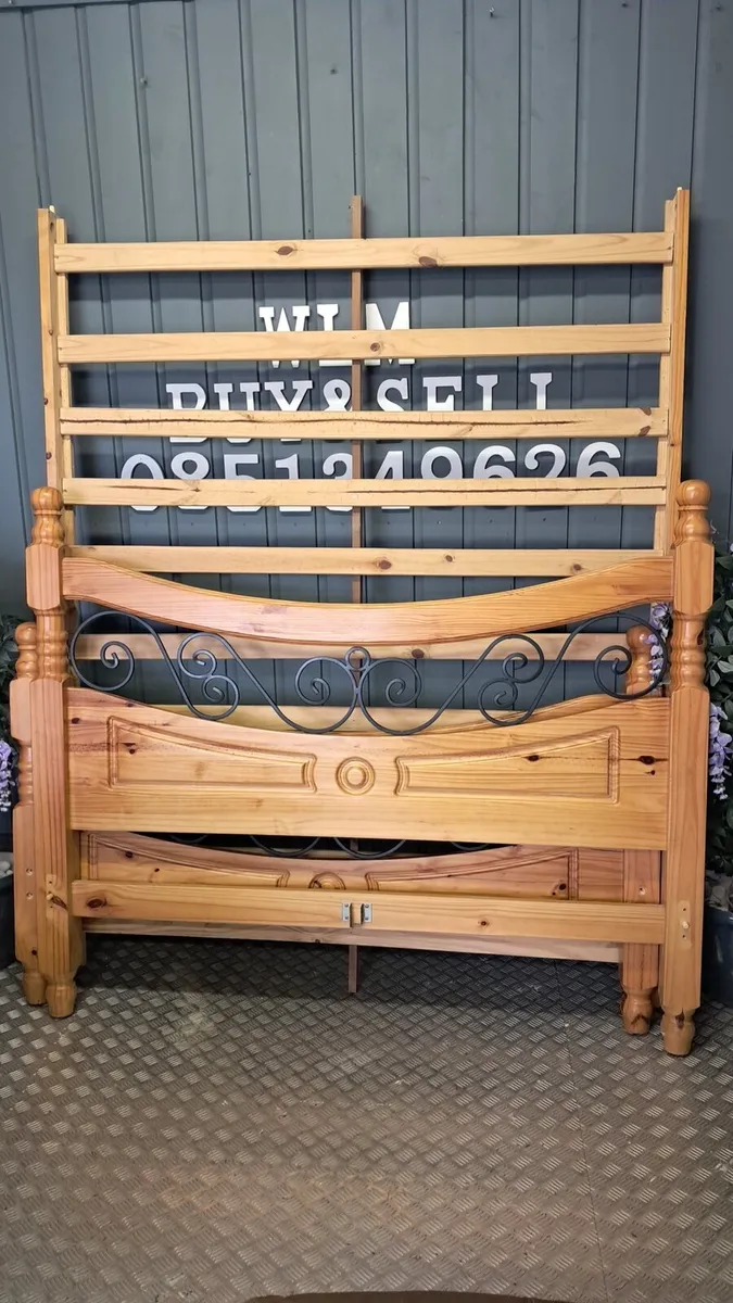 King-size bed - Image 1