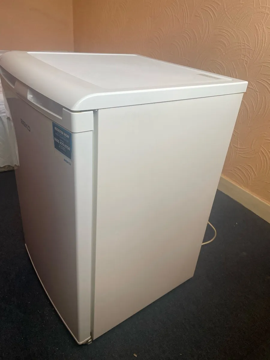 Under counter fridge - Image 4