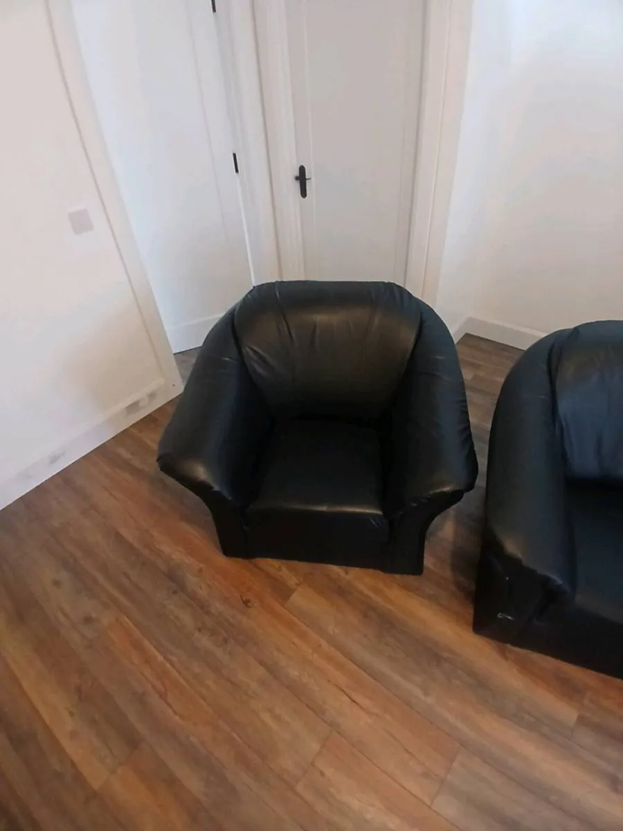 Couches - Image 3