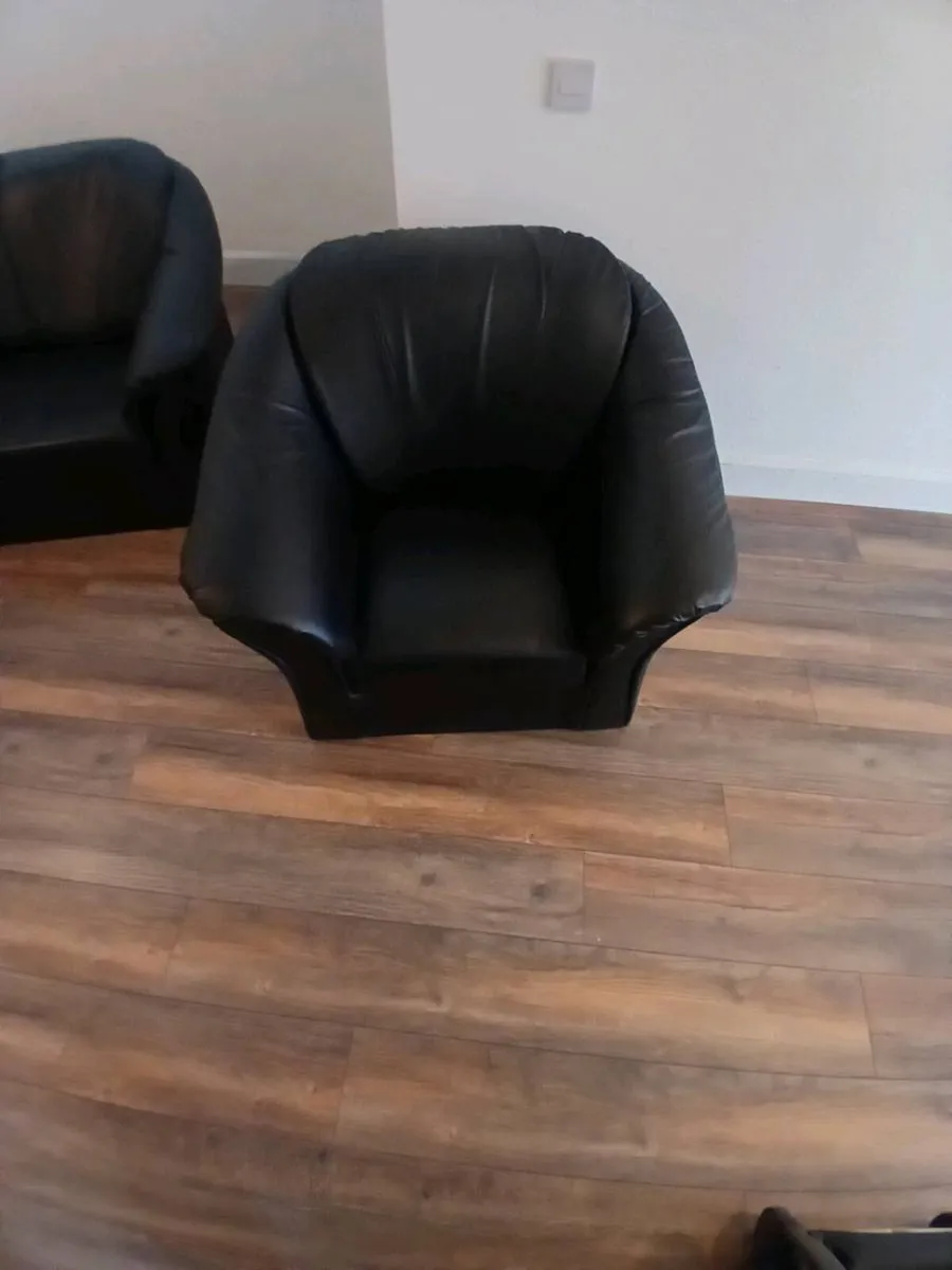 Couches - Image 4