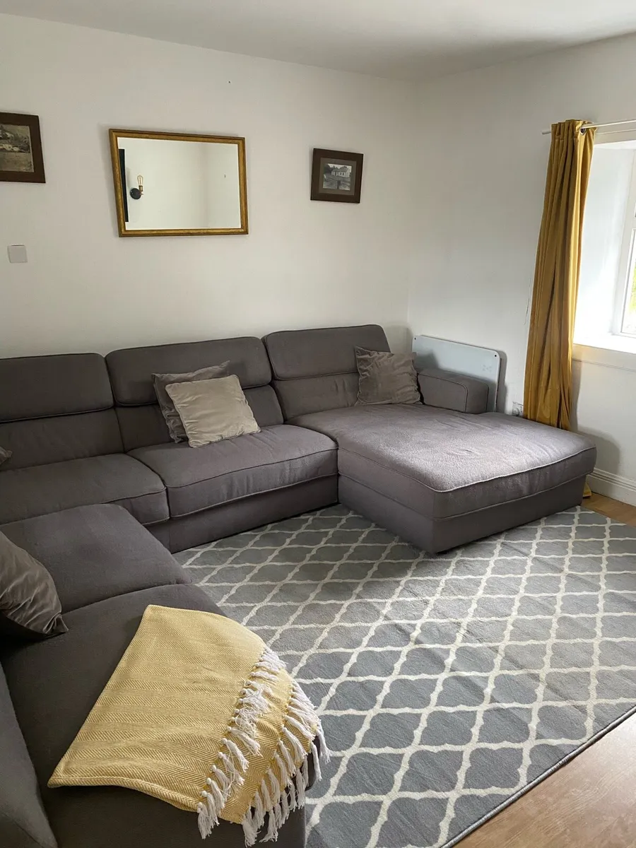 Couch - Image 2