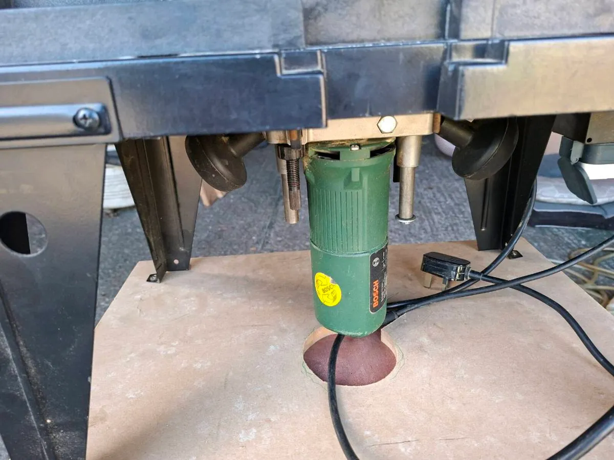 Benchtop router table with bosh router - Image 2