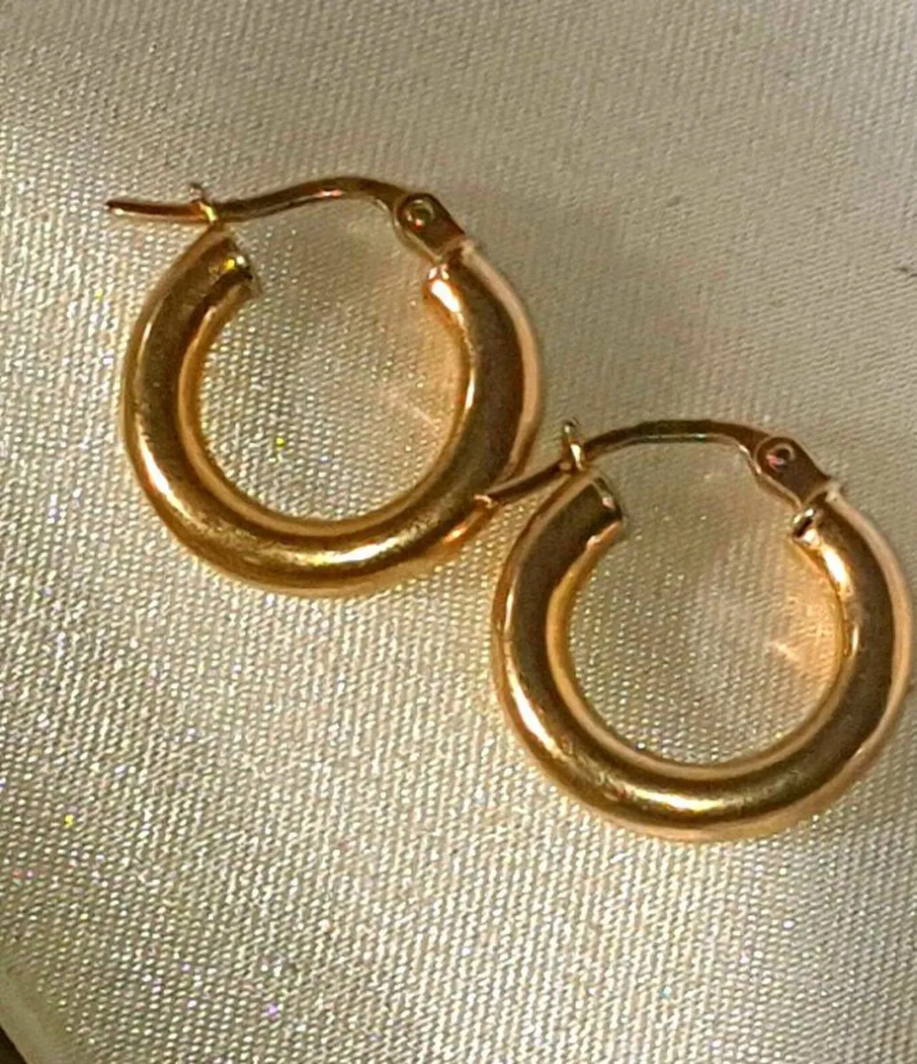 Vintage Hallmarked 9k Gold Chunky Hoop Earrings - Image 4
