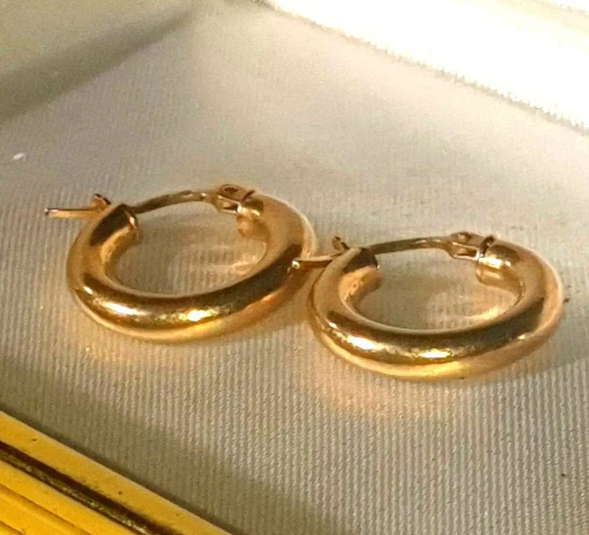Vintage Hallmarked 9k Gold Chunky Hoop Earrings - Image 3
