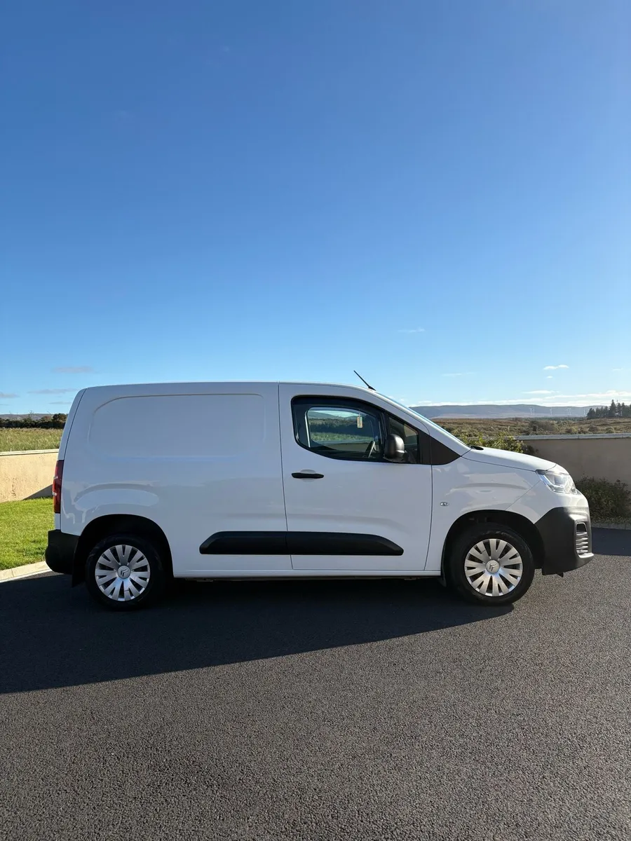 2022 Citroen Berlingo - Image 2