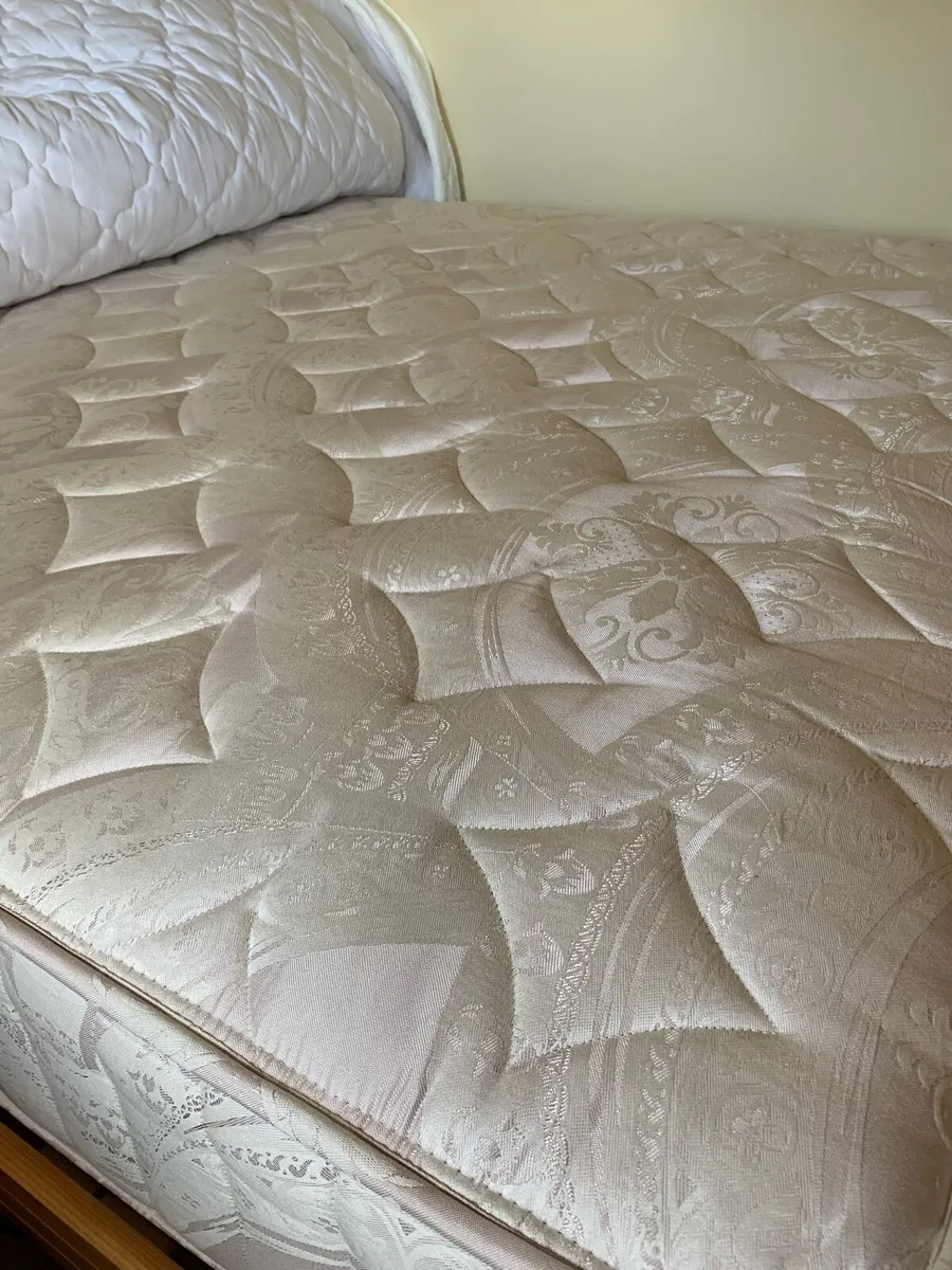 Double bed with matteress - Image 4