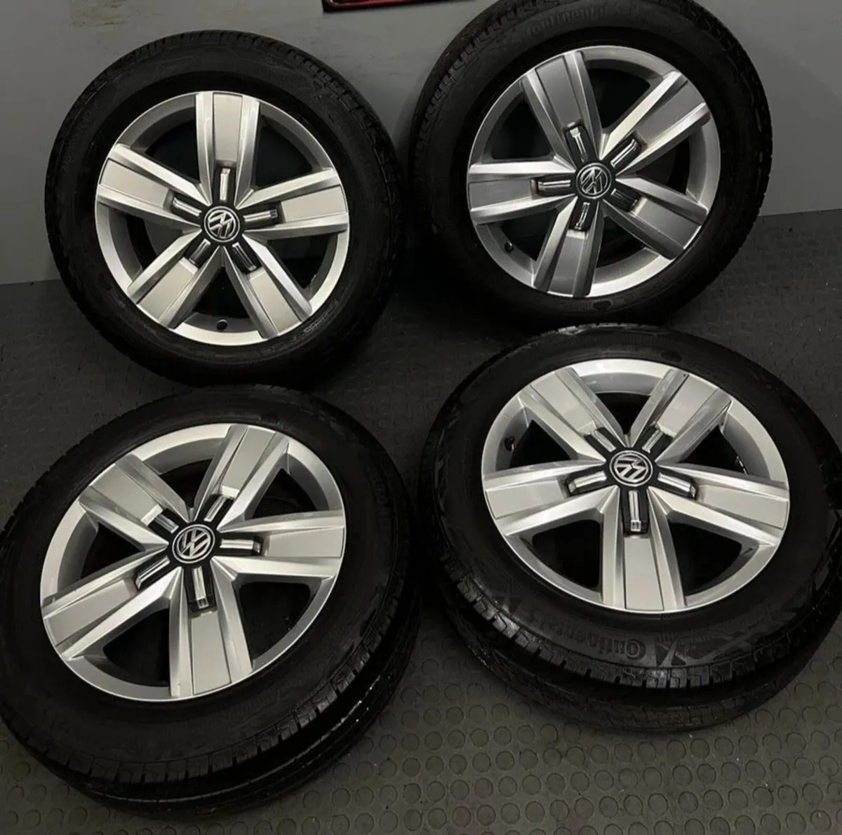 VW T6.1,T6,T5 Caravelle Genuine 17" Alloys - Image 4