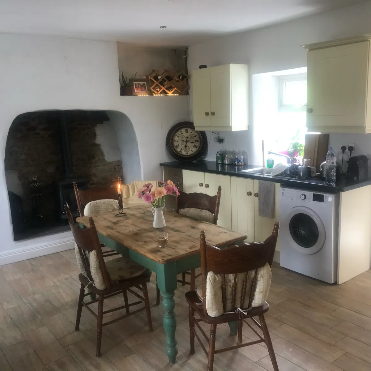 Kitchen table and chairs - Image 3