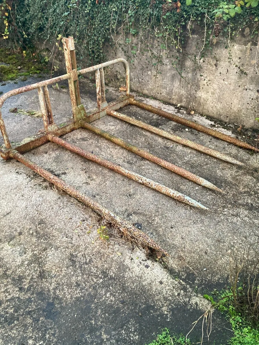 Old farm machinery - Image 1