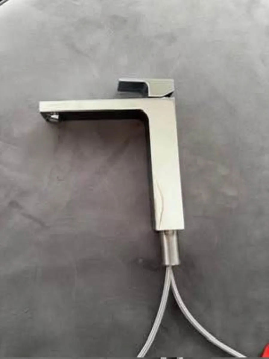 NEW hansgrohe Vernis Shape Chrome Basin Mixer Tap - Image 1