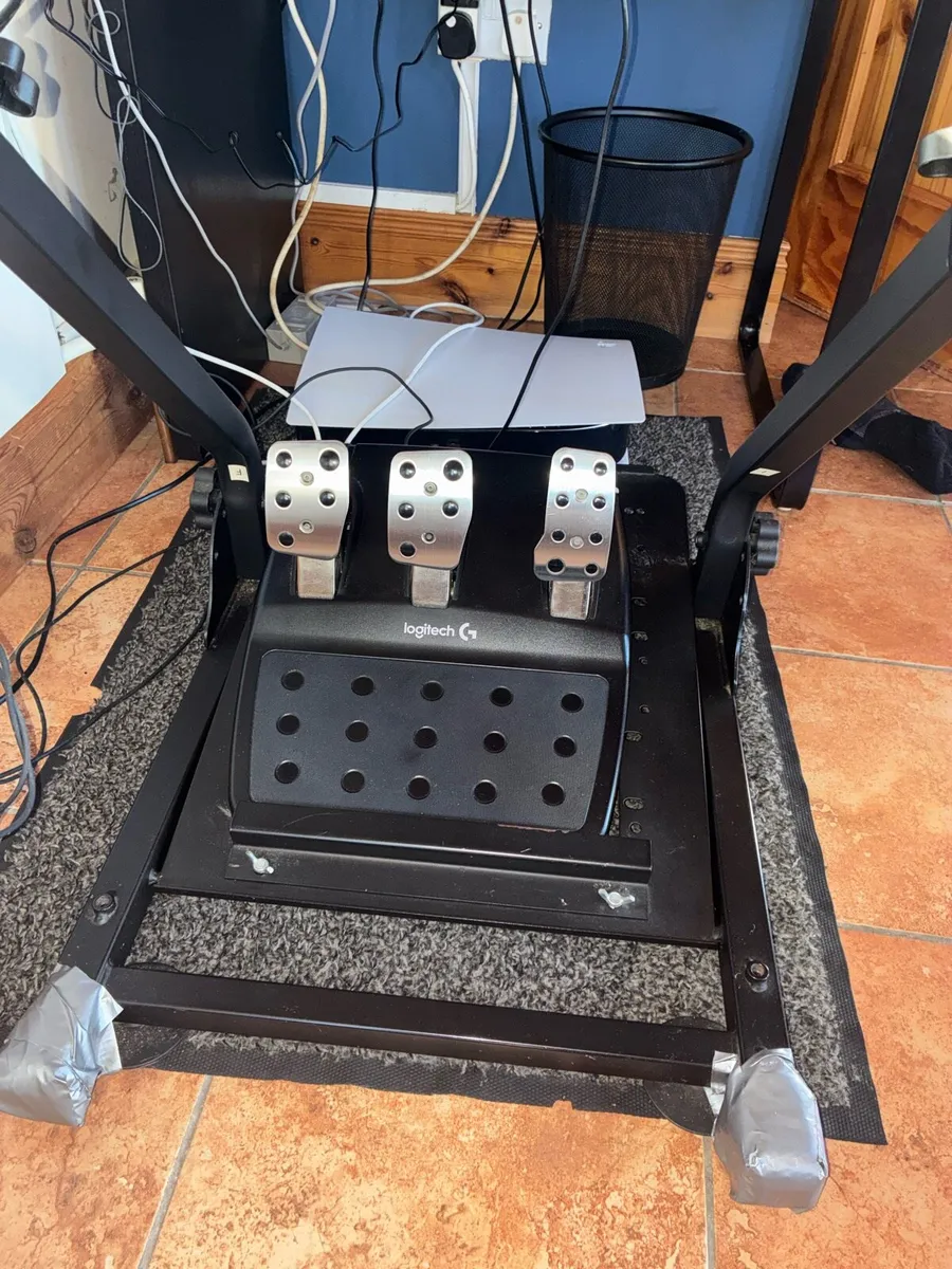 Logitech G29 SE Driving Force + Gear Stick + Stand - Image 4