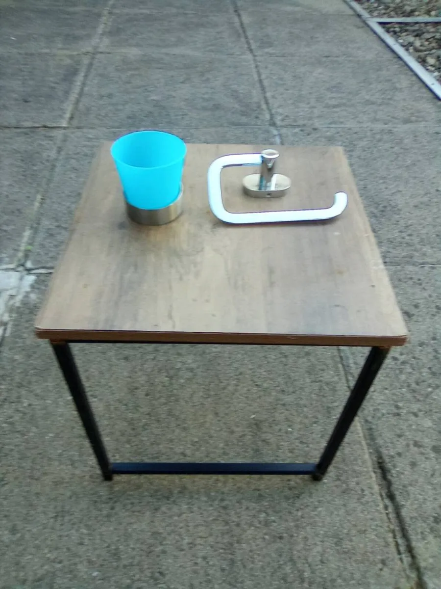 SMALL.   SIDE.  TABLE.   TOILET. ROLL. AND. GLASS. - Image 1