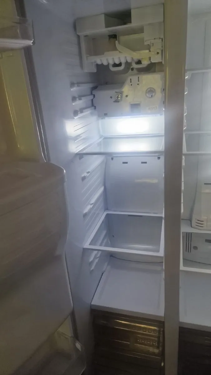 Samsung American Fridge Freezer – A+ Rated - Image 3