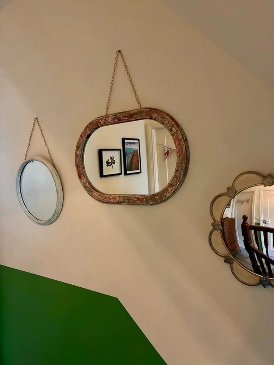 Distressed oval mirror - Image 4