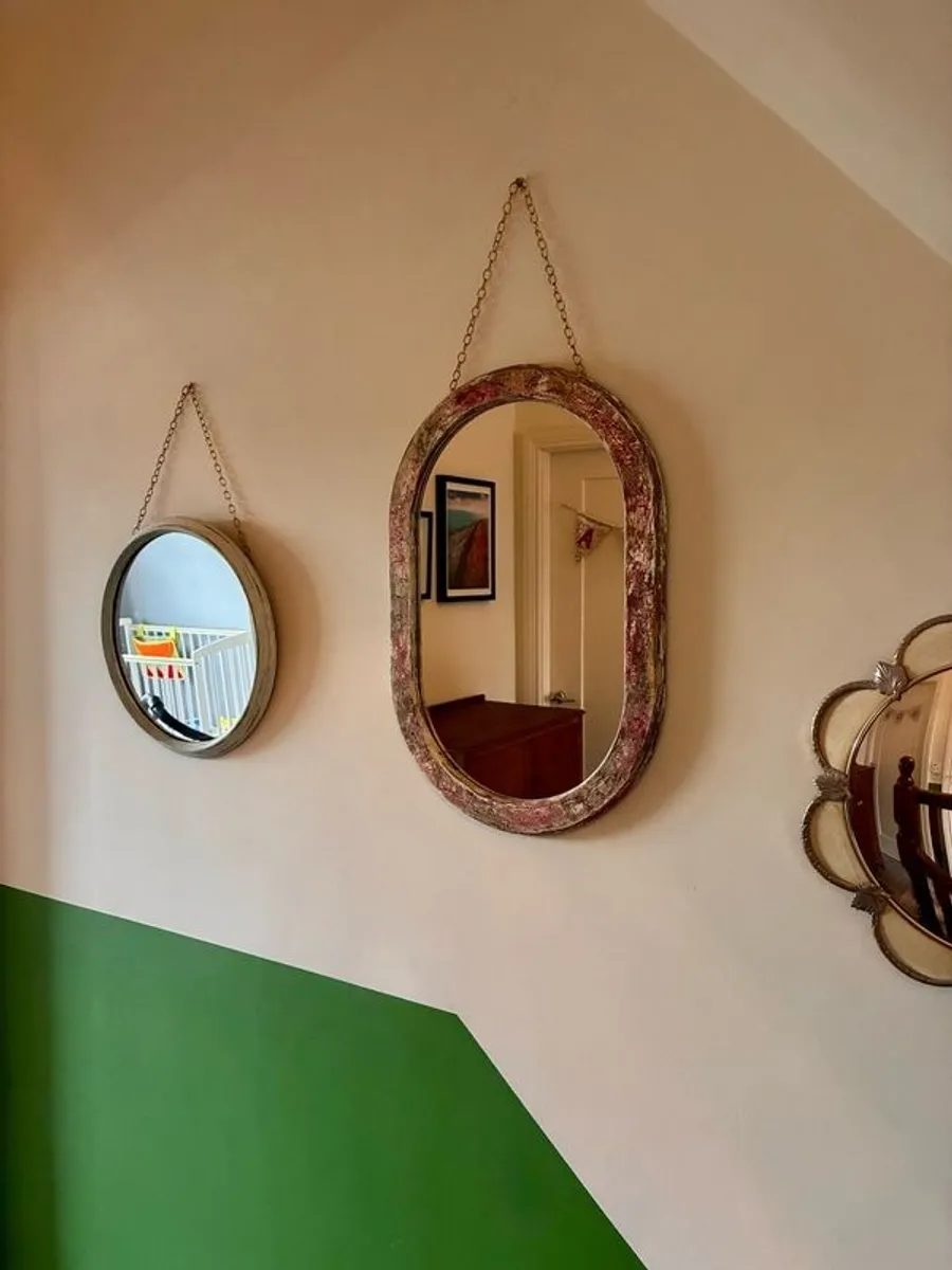 Distressed oval mirror - Image 1