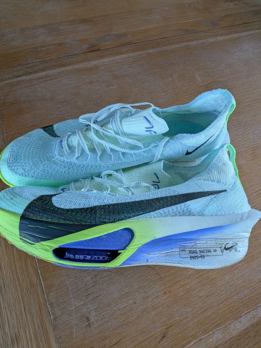 Running shoes - Image 2