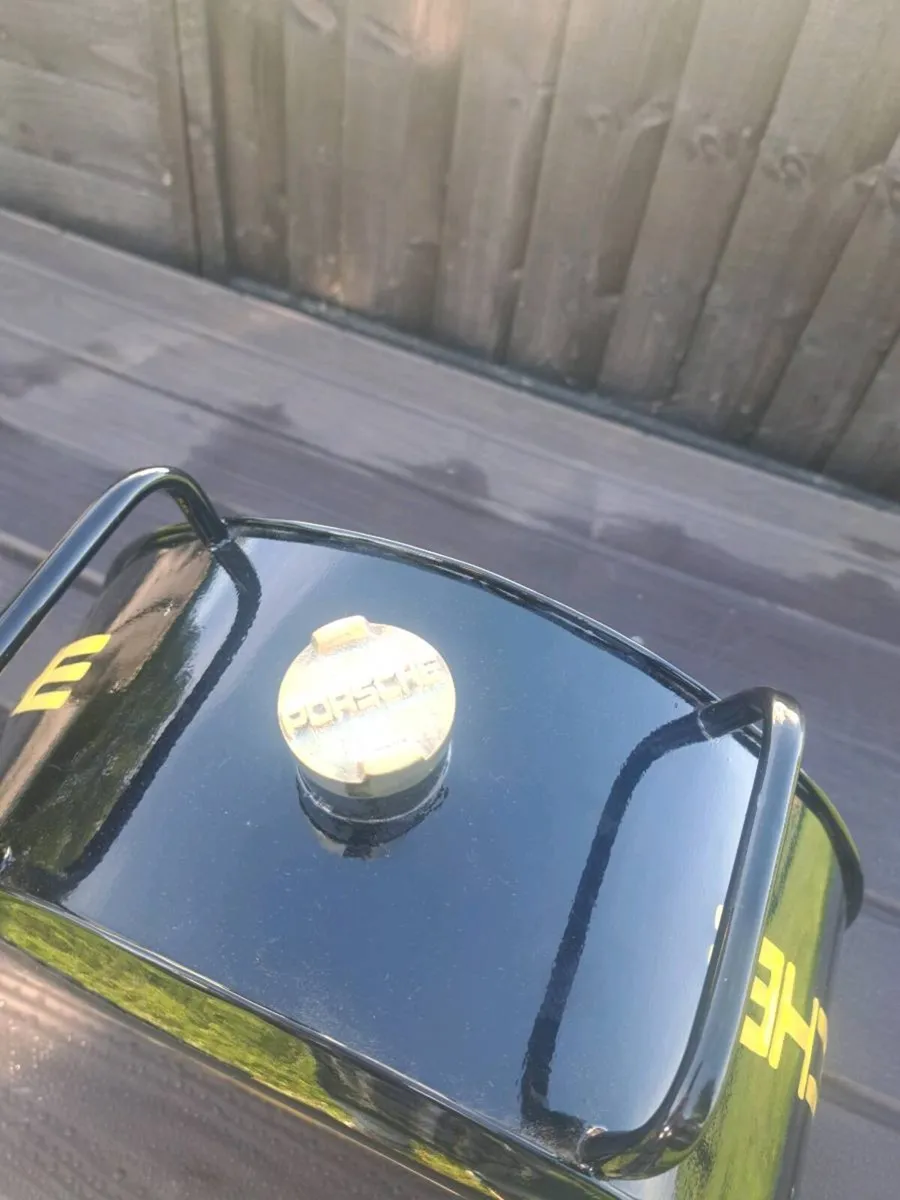Porche oil can - Image 3