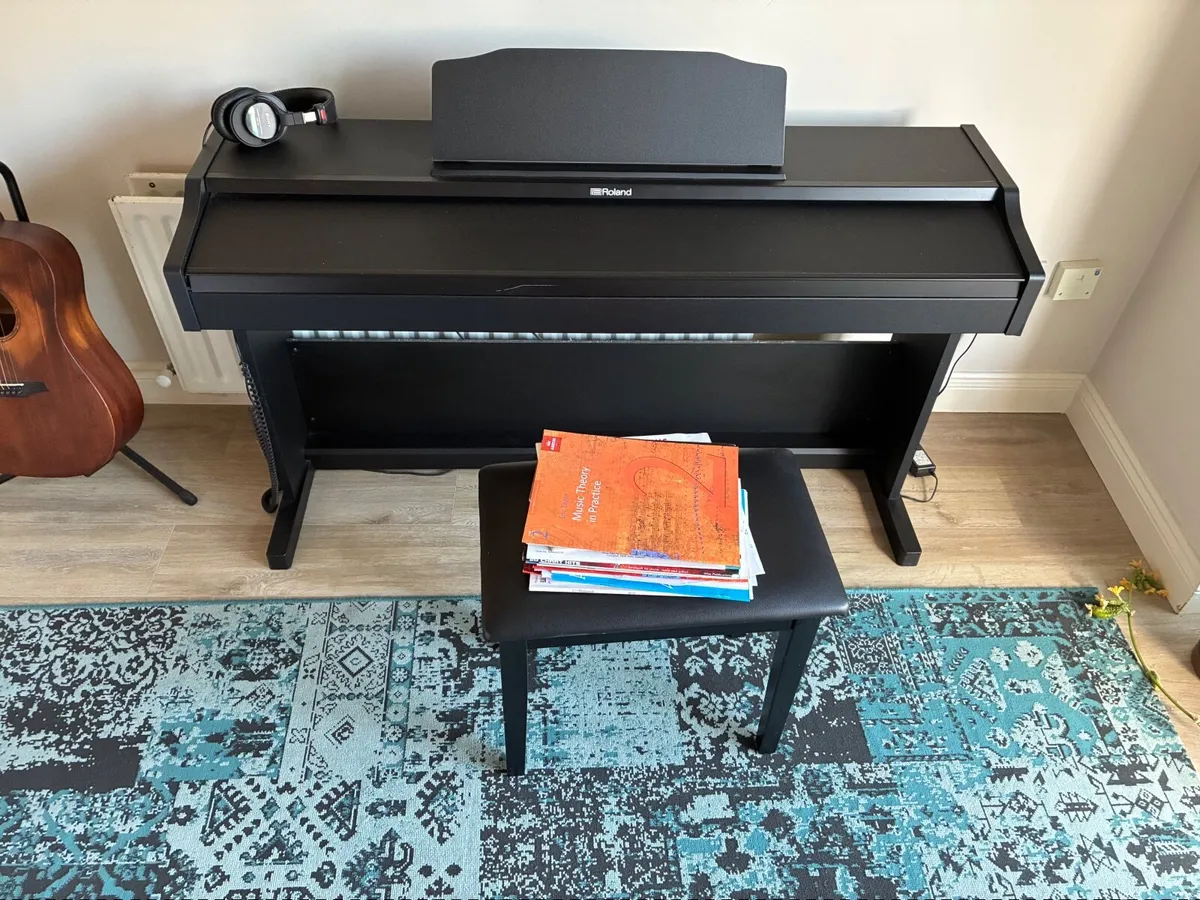 Roland RP102 Digital Piano + Sony MDR-7506 Headpho - Image 3