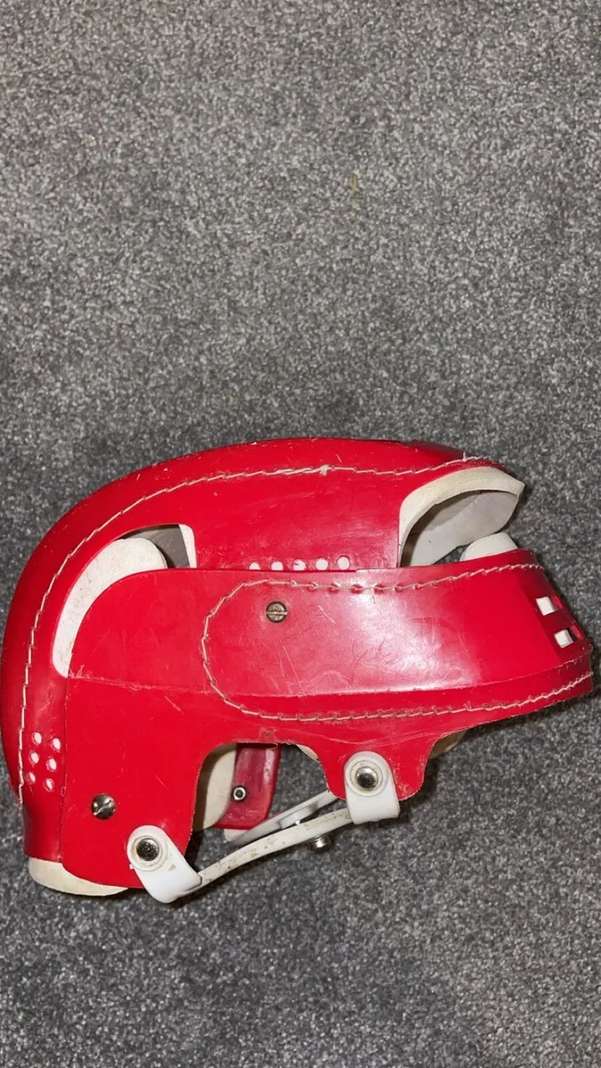 Oldstyle hurling helmet - Image 4