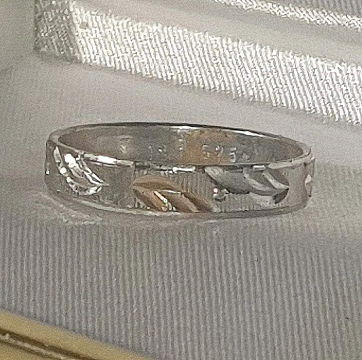 Vintage Silver Wedding Band with 18k Accents - Image 3