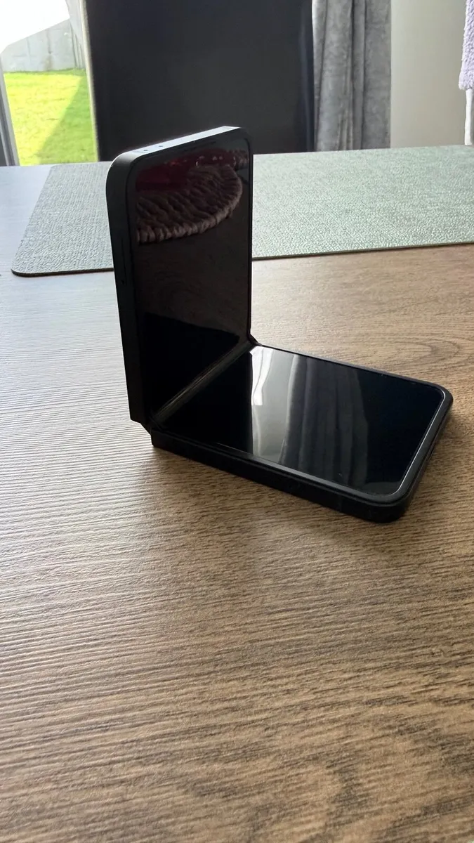 Samsung Galaxy Z Flip 7 FE - Image 1
