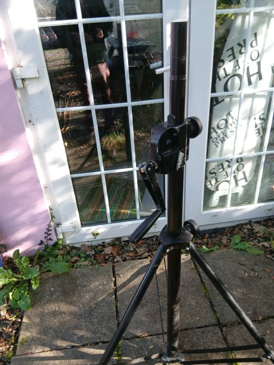 Single wind up speaker stands - Image 2