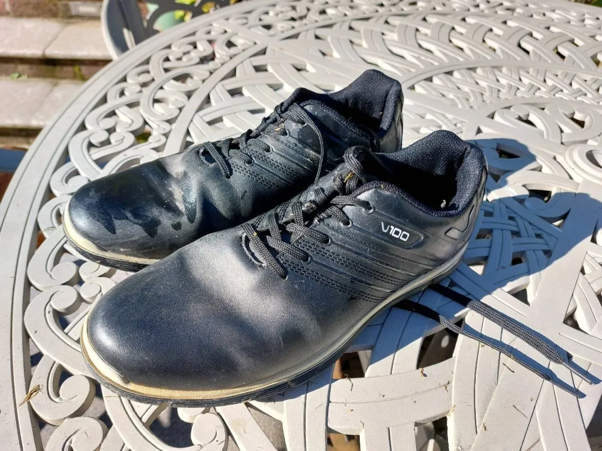 Golf shoes - Image 1