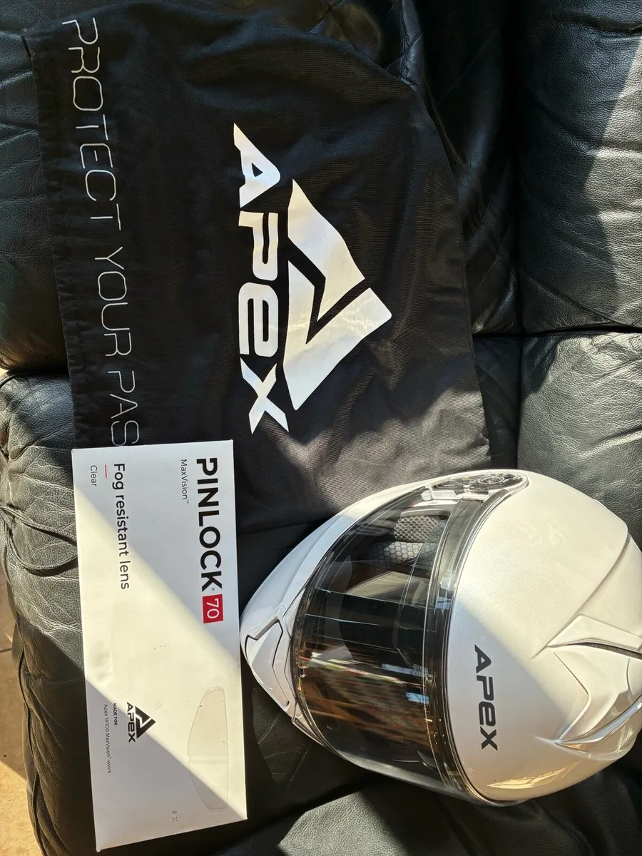 Motorbike helmet - Image 1