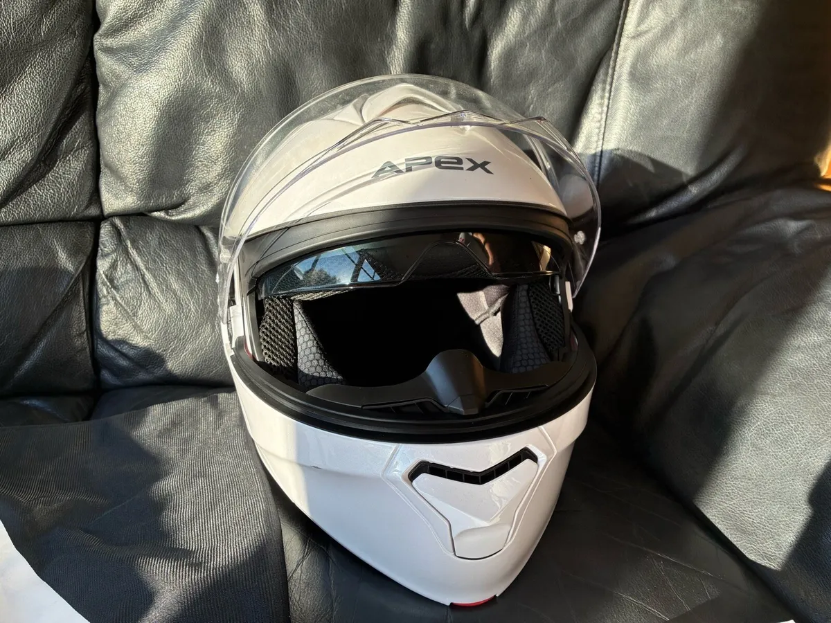 Motorbike helmet - Image 2