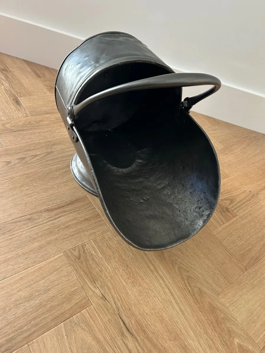 Vintage coal scuttle/log holder - Image 2