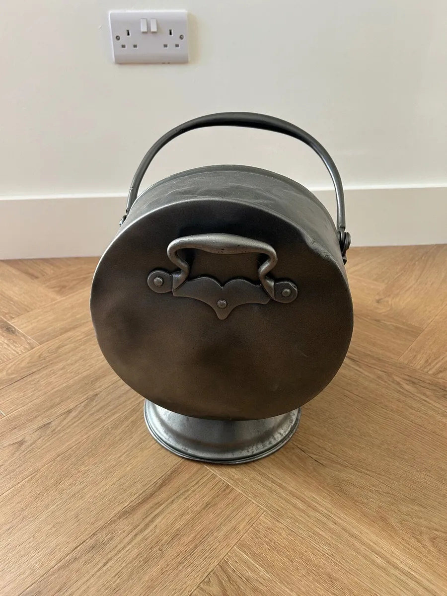 Vintage coal scuttle/log holder - Image 3