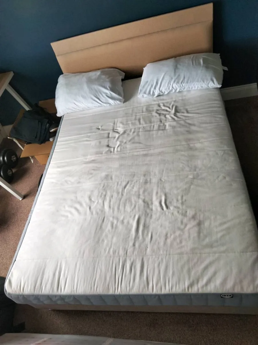 4"6 bed frame and headboard - Image 1