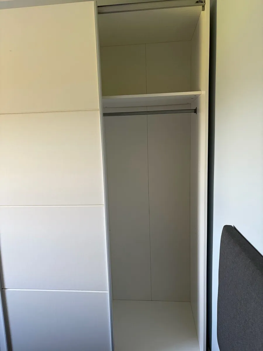 Wardrobe with sliding doors - Image 3