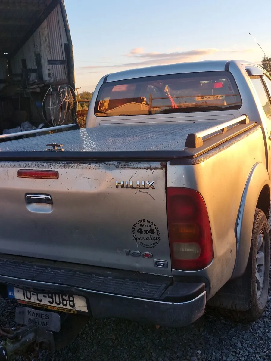 Toyota Hilux 2010 - Image 2