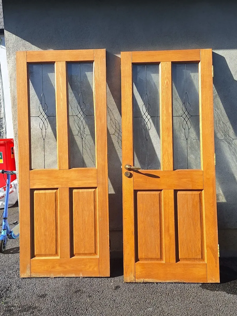 Solid oak internal double doors with patern glass