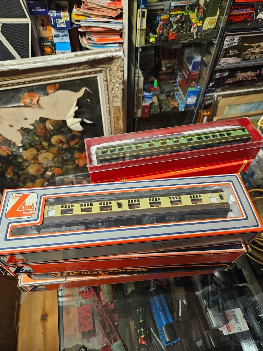 Hornby Lima OO Gauge Carraige
