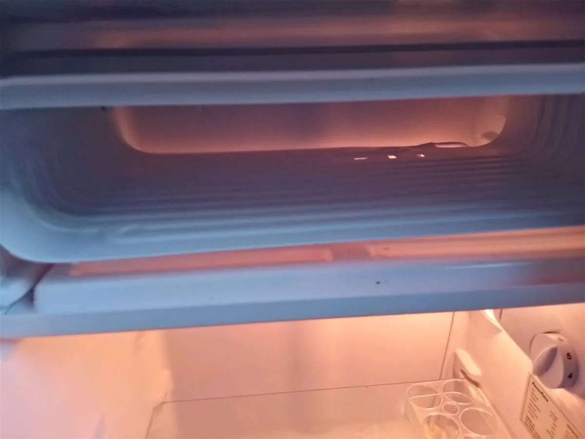 Small power point fridge - Image 4